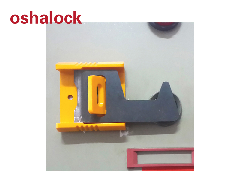 Electrical switch/transfer switch lockout and tagout